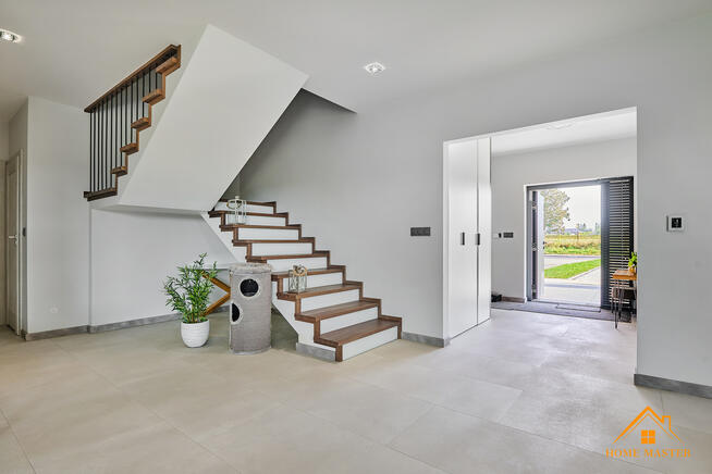 dom przy jeziorze z dużą działką