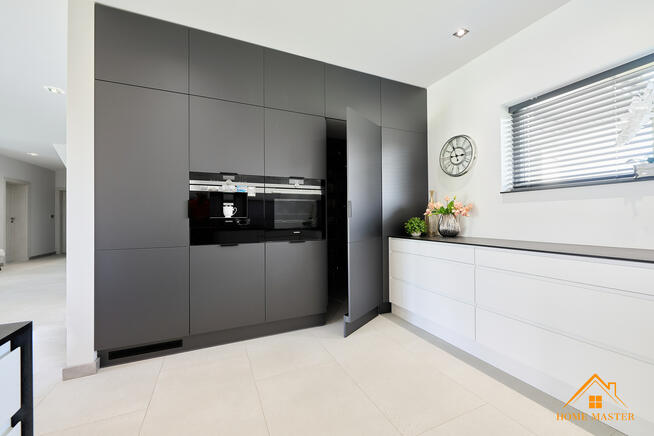 dom przy jeziorze z dużą działką