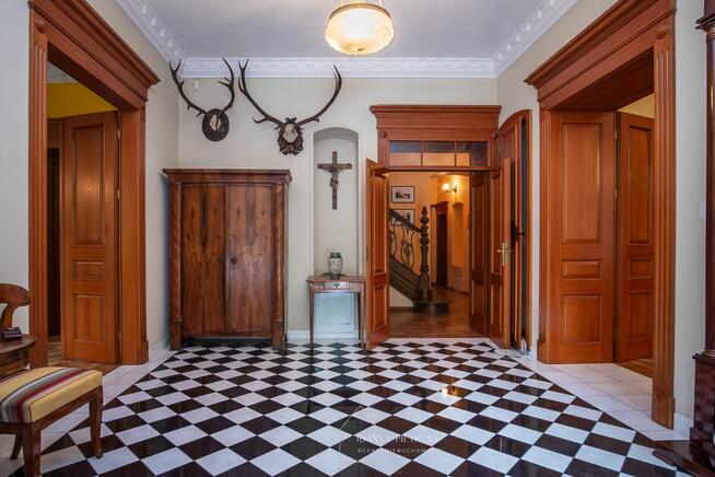 Dwór w Książniczkach, do zamieszkania / 10 minut od Krakowa