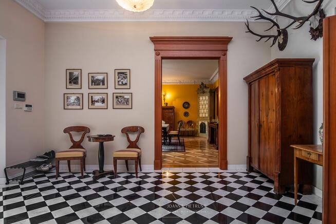 Dwór w Książniczkach, do zamieszkania / 10 minut od Krakowa