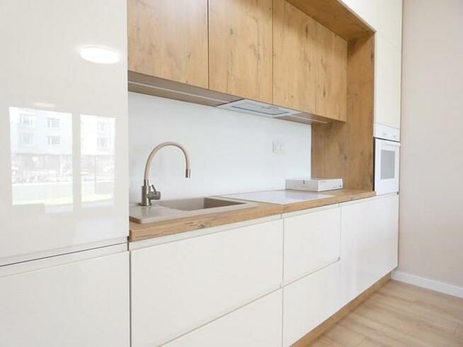 2 pokoje z miejscem w garażu- Białej Floty 4A