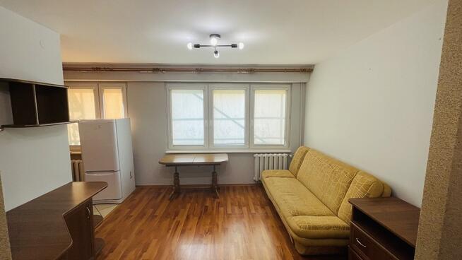 Mieszkanie 2 - pokojowe w niskim bloku.