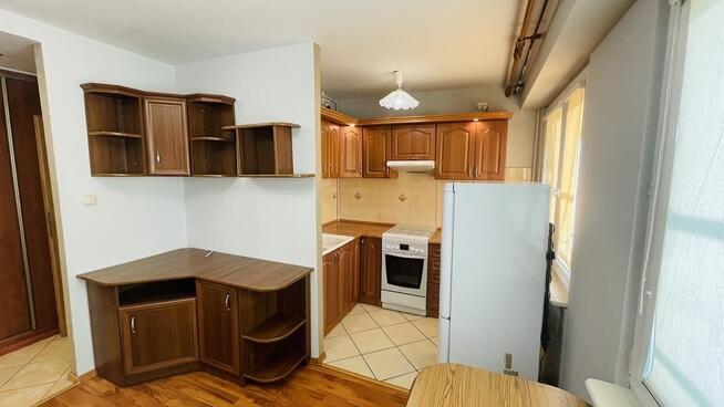 Mieszkanie 2 - pokojowe w niskim bloku.