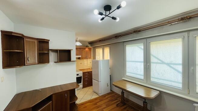 Mieszkanie 2 - pokojowe w niskim bloku.