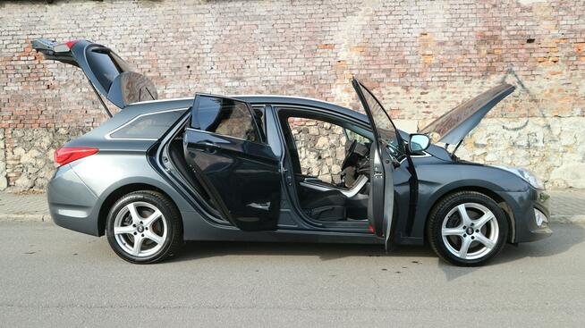 Hyundai i40 -INFINITY-Bi-ksenony-Nawigacja-Kamera-Grzane Fotele-Multifunkcja