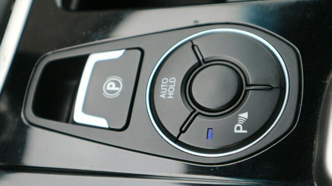 Hyundai i40 -INFINITY-Bi-ksenony-Nawigacja-Kamera-Grzane Fotele-Multifunkcja