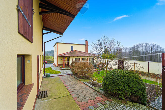 Rodzinny dom z ogrodem i stawem