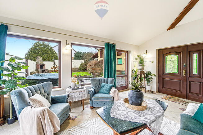 Rodzinny dom z ogrodem i stawem