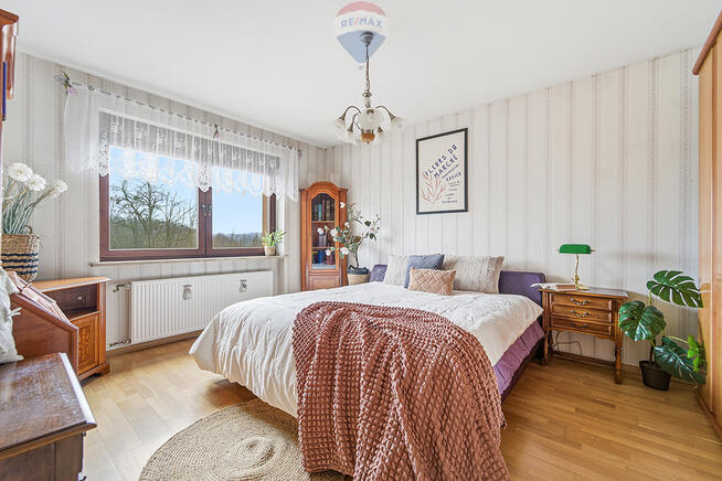 Rodzinny dom z ogrodem i stawem