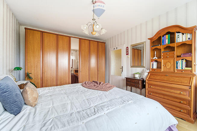 Rodzinny dom z ogrodem i stawem