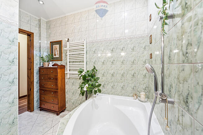 Rodzinny dom z ogrodem i stawem