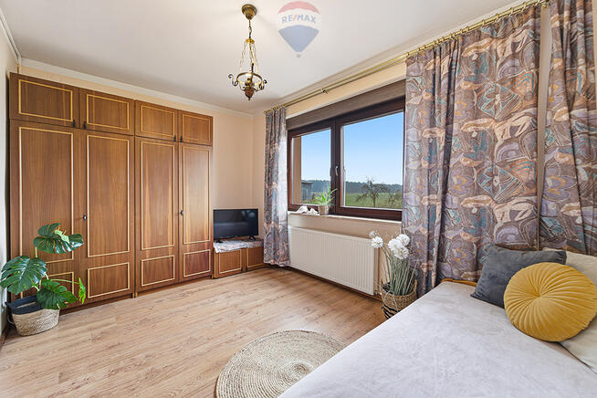 Rodzinny dom z ogrodem i stawem