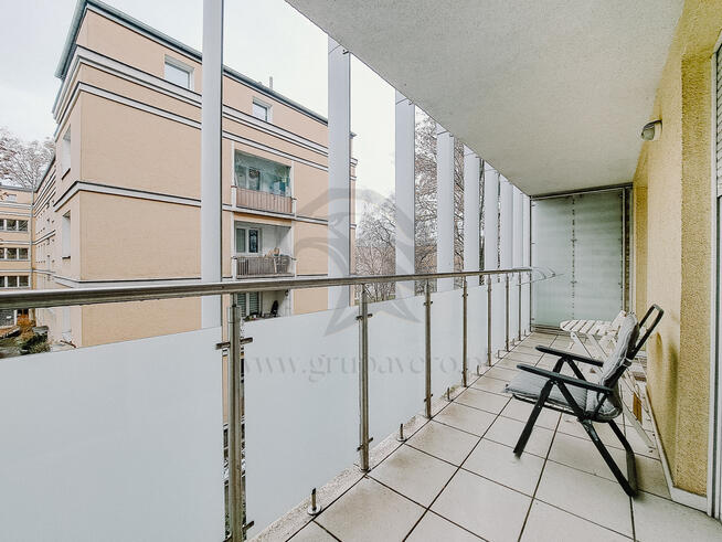 "Balkon nad zielenią" – historia dwóch pokoi