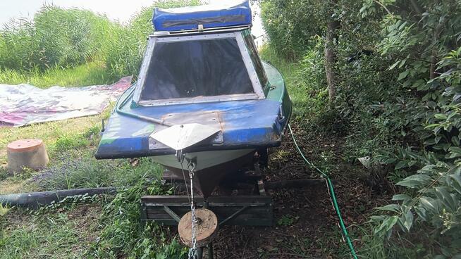 Łódź wedkarska kabinowa