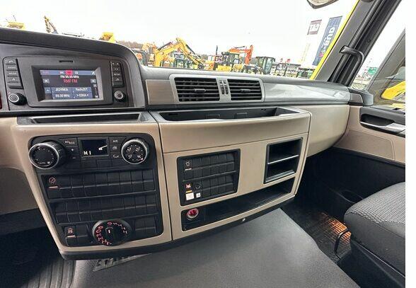 SAMOCHÓD CIĘŻAROWY MARKI MAN TGS 41.460