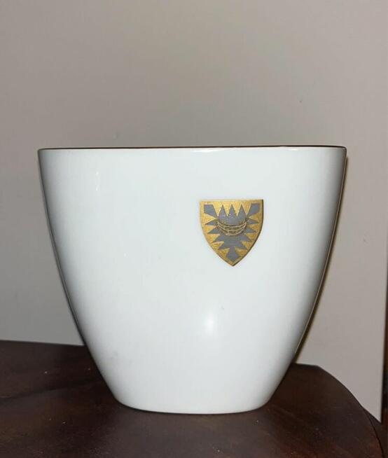 Wazon KPM Berlin z herbem dzielnicy Wedding. 1832-1892