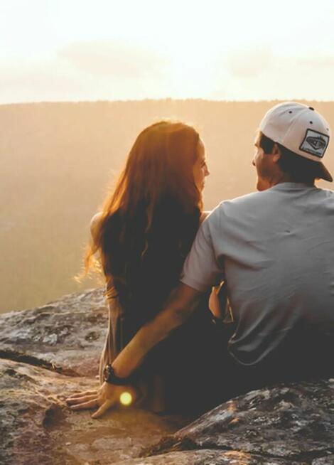 Młoda para szuka młodej dziewczyny