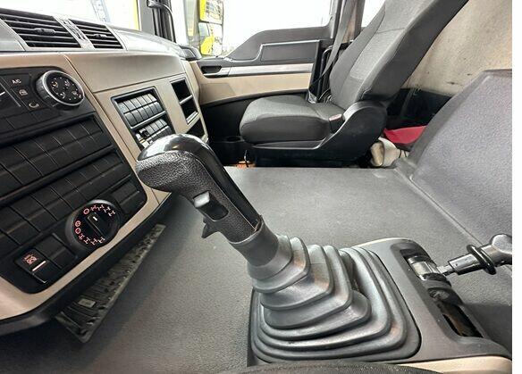 SAMOCHÓD CIĘŻAROWY MARKI MAN TGS 41.460