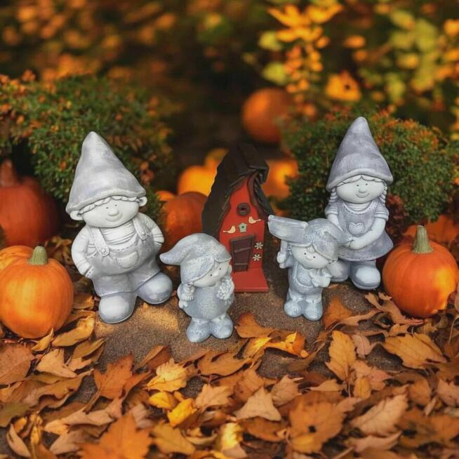 Doniczka but z pieskeim figurka ogrodowa dekoracyjna Bucik