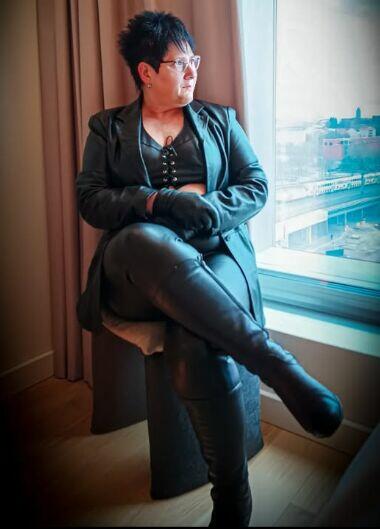 Starsza pozna młodszego