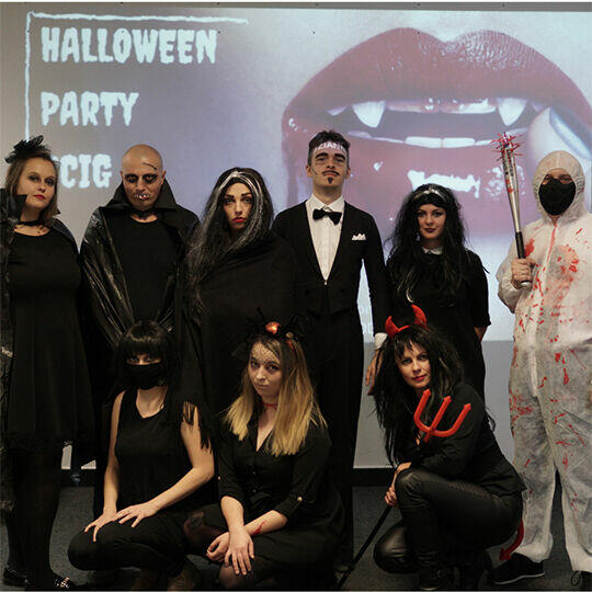 Zostań mistrzem komunikacji: elastyczna praca w biurze czeka