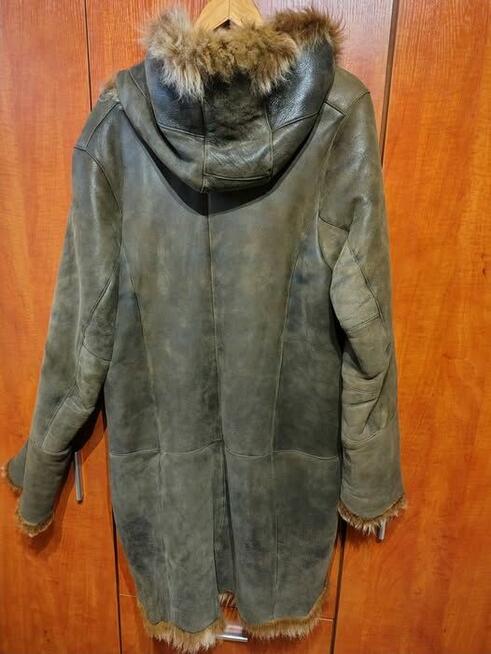 damski kożuch z kapturem w dobrym stanie