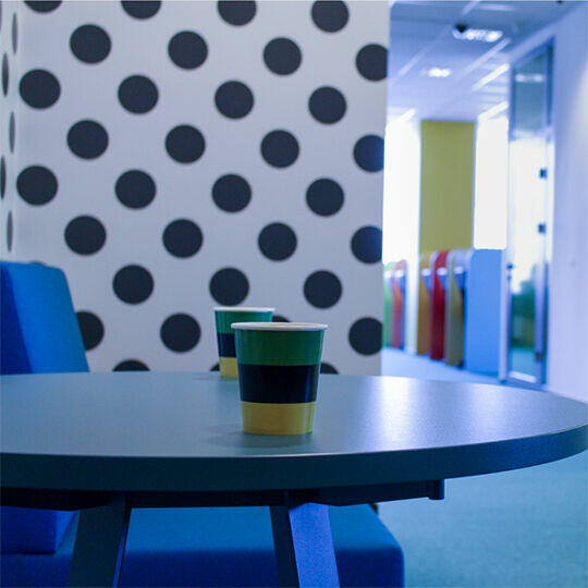 Zostań mistrzem komunikacji: elastyczna praca w biurze czeka