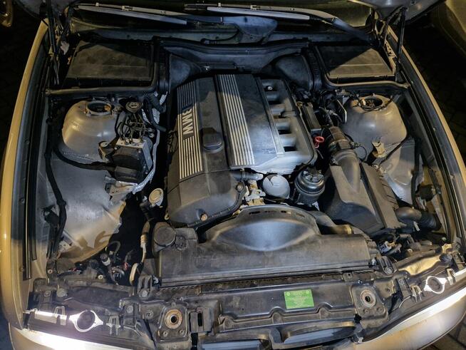 Piękny kolor BMW 525 e39 2003 - świeżo sprowadzony