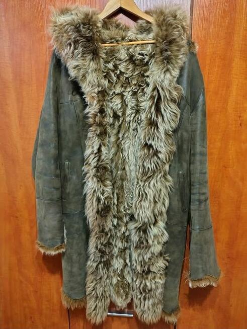 damski kożuch z kapturem w dobrym stanie