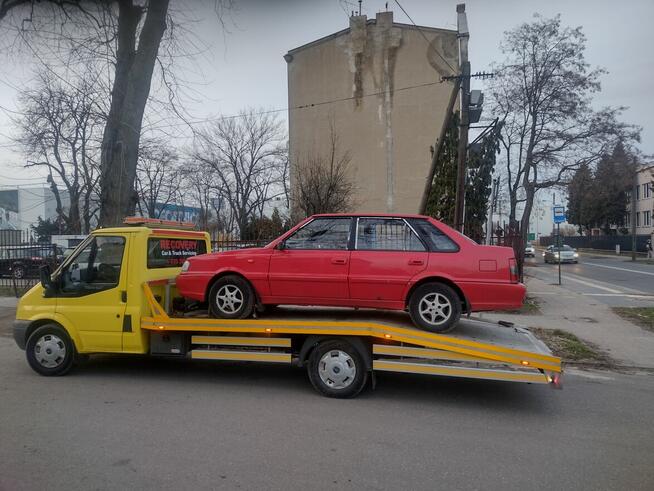 Laweta Łódź Autolaweta Usługi Holowana samochódw