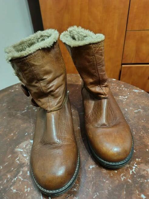 sprzedam botki skórzane w środku futerko