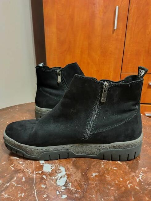 sprzedam botki czarne, sztuczny zamsz na zamek