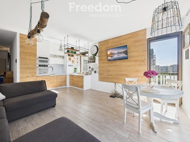 Jasne mieszkanie 4 pokoje z garderobą i balkonem