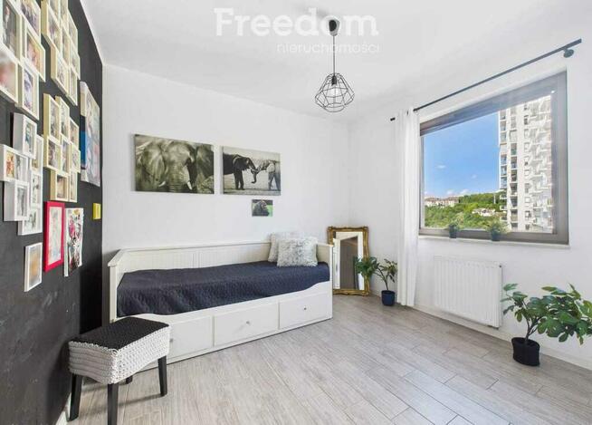 Jasne mieszkanie 4 pokoje z garderobą i balkonem