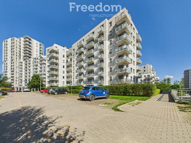 Jasne mieszkanie 4 pokoje z garderobą i balkonem