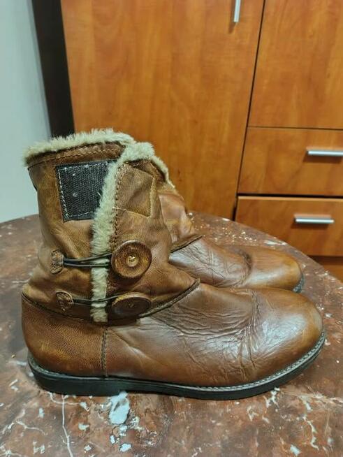 sprzedam botki skórzane w środku futerko