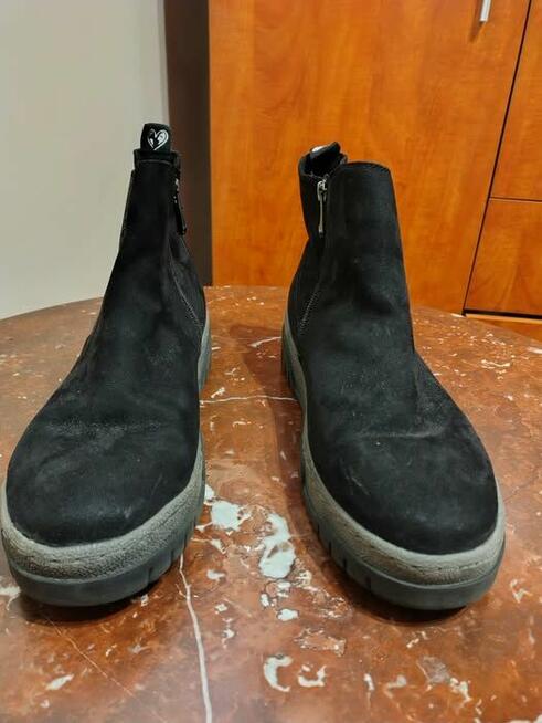 sprzedam botki czarne, sztuczny zamsz na zamek