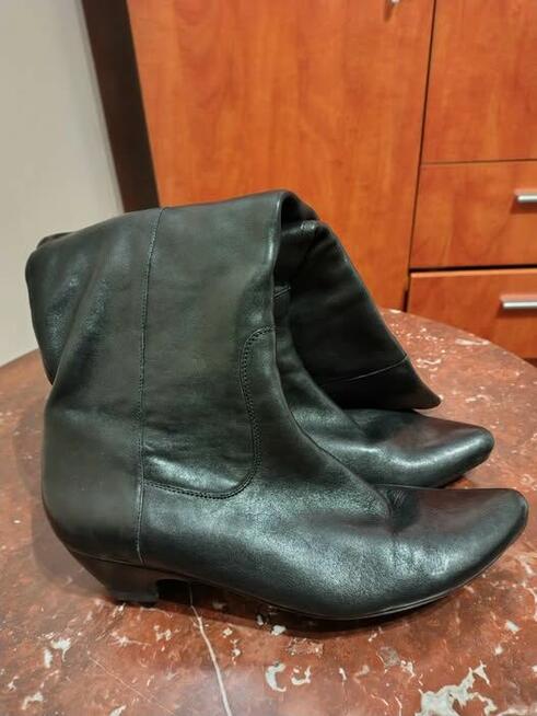 sprzedam kozaki damskie z czarnej skóry