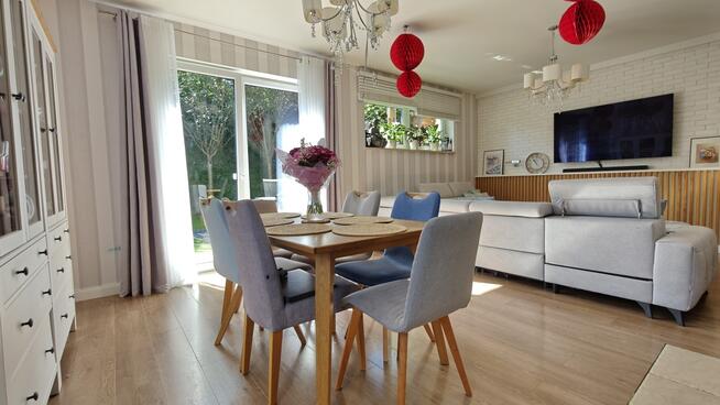 DOM BLIŹNIAK W ŚWIETNEJ LOKALIZACJI