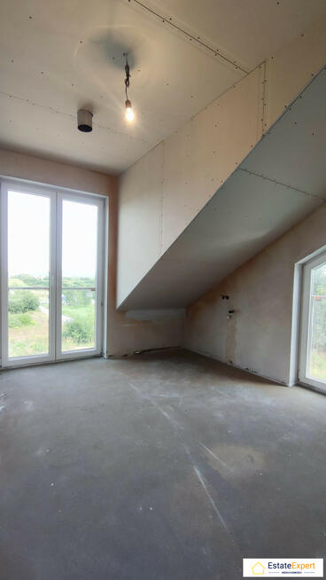 Dwa piętra komfortu - dom z ogrodem w otoczeniu natury.