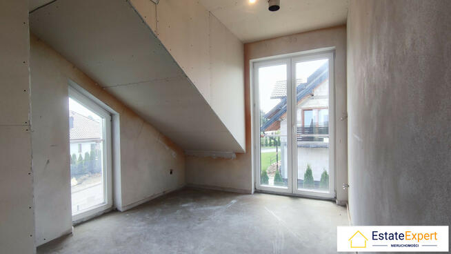 Dwa piętra komfortu - dom z ogrodem w otoczeniu natury.