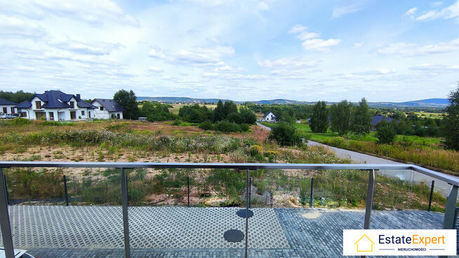 Dwa piętra komfortu - dom z ogrodem w otoczeniu natury.