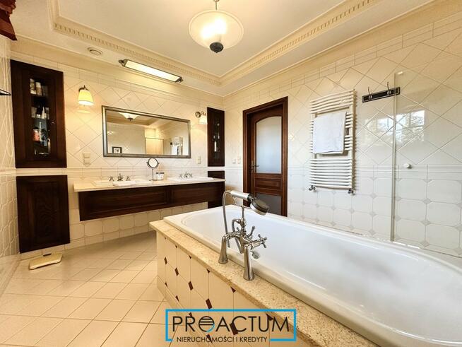 Kaszczorek, Willa z basenem w zaciszu Torunia