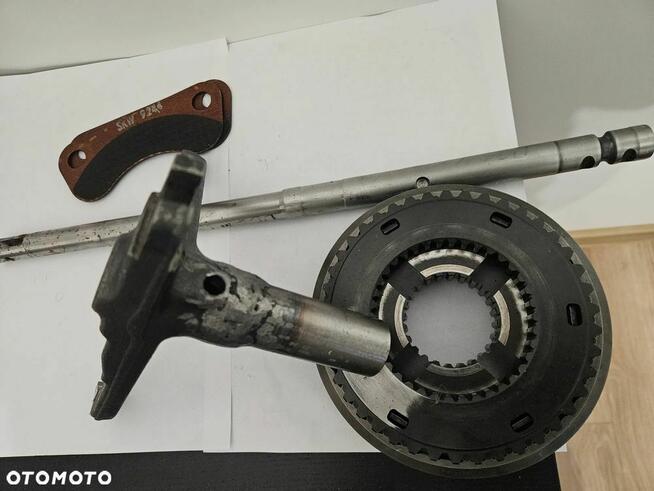 Widełki 5180055 new holland, wodzik synchronizator