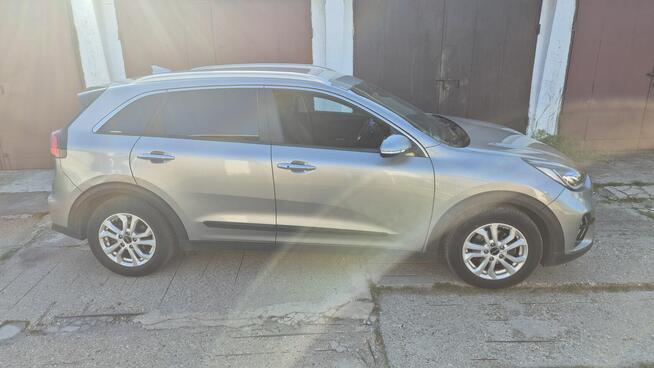 Transport z lotniska i na lotnisko.