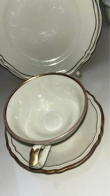 Serwis na 9 osób. Hackefors. Ręcznie malowany złotem