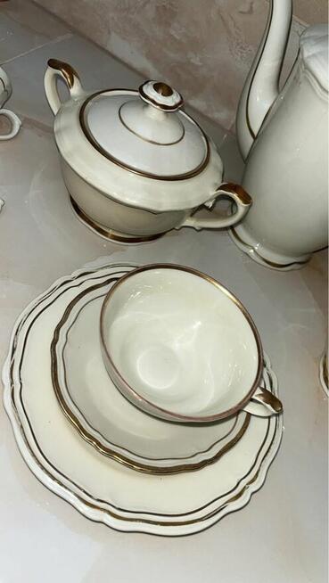 Serwis na 9 osób. Hackefors. Ręcznie malowany złotem