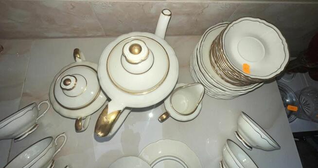 Serwis na 9 osób. Hackefors. Ręcznie malowany złotem