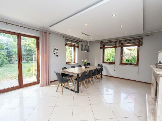 Dom Czernica, M. Reja