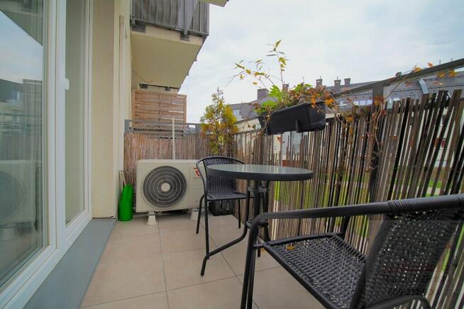 Z garażem mieszkanie 2 pokojowe, balkon, Jagodno.